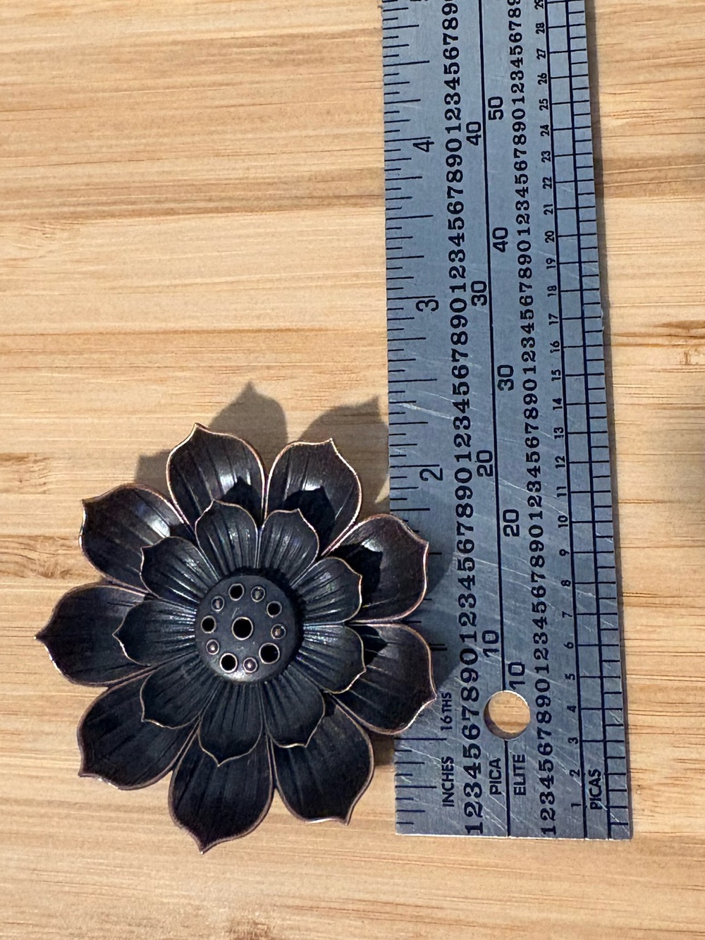 Lotus-Shaped Incense Holder in Dark Bronze Metal - Picture 3 of 5